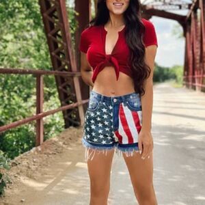 🥳 NWT Tie Front Crop Top